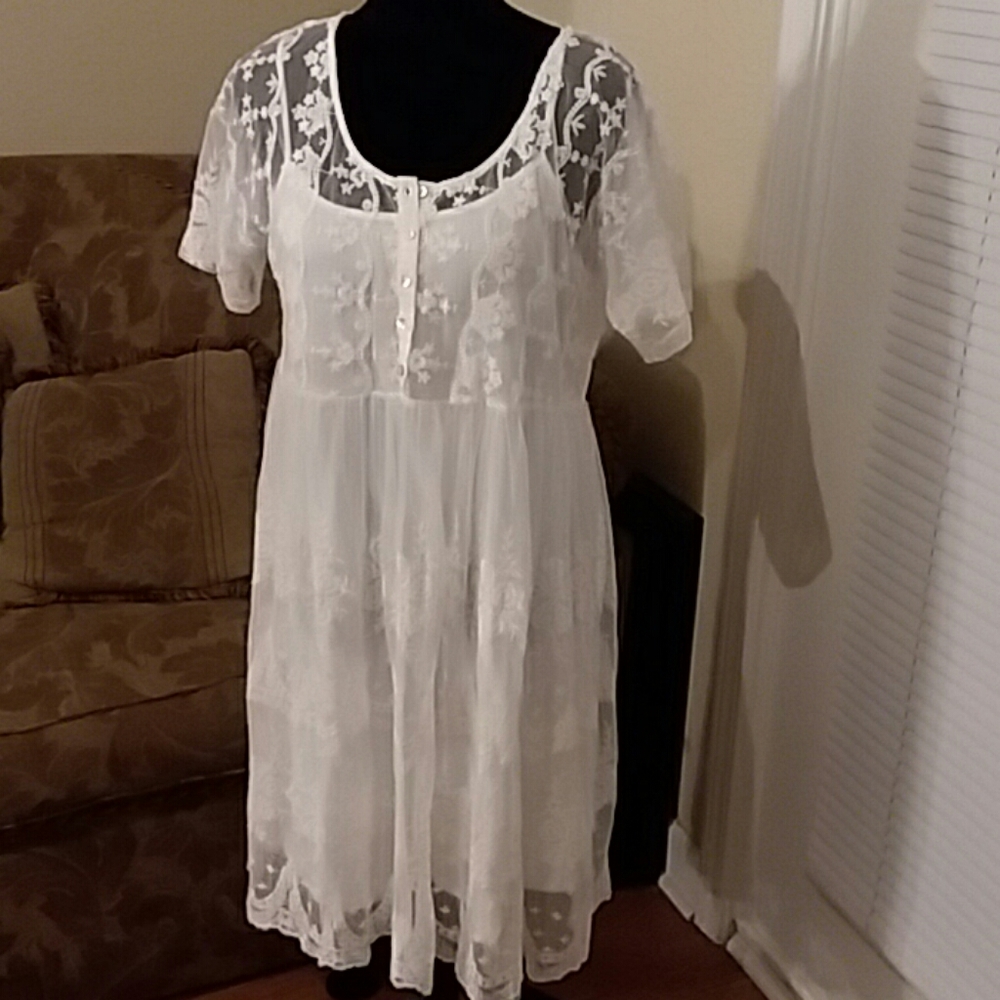 🌸 Suzanne Betro white lace dress, sz. XL